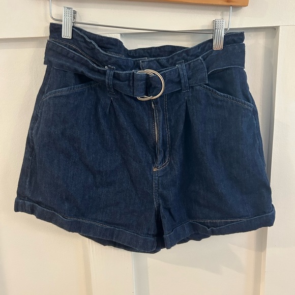 Paige Pleated belted Carly Shorts size 28 - Picture 3 of 5